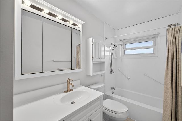 1204 HACIENDA DRIVE, Sun City Center, FL 33573