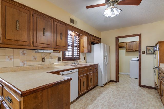 2618 ABERCORN CV, Memphis, TN 38119