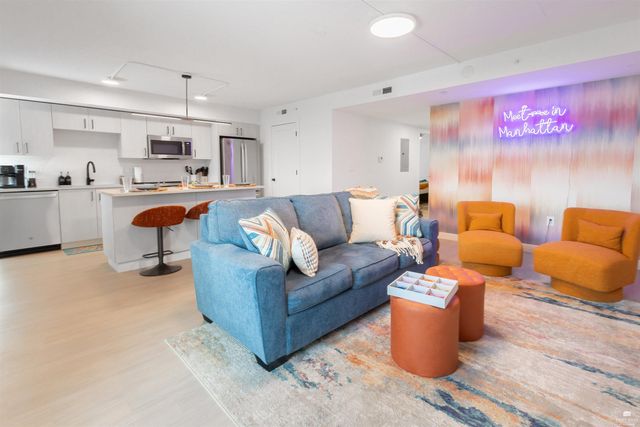 1700 N Manhattan Ave Apt 307, Manhattan, KS 66502