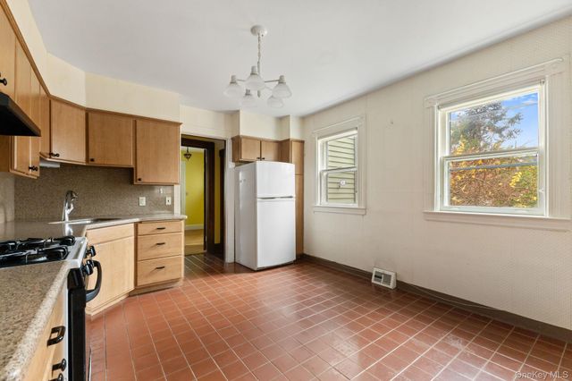 83 Hillside Avenue, Mount Kisco, NY 10549