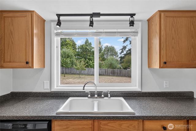 1581 NE 10th Avenue, Oak Harbor, WA 98277