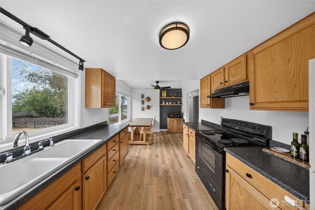 1581 NE 10th Avenue, Oak Harbor, WA 98277