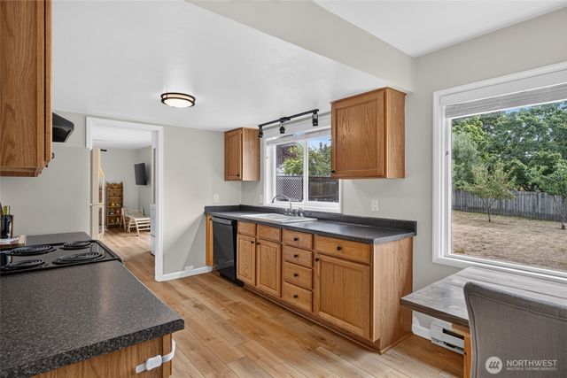 1581 NE 10th Avenue, Oak Harbor, WA 98277