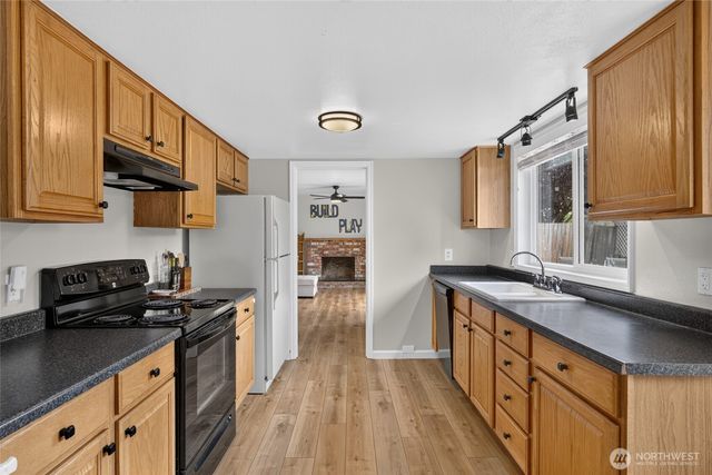 1581 NE 10th Avenue, Oak Harbor, WA 98277