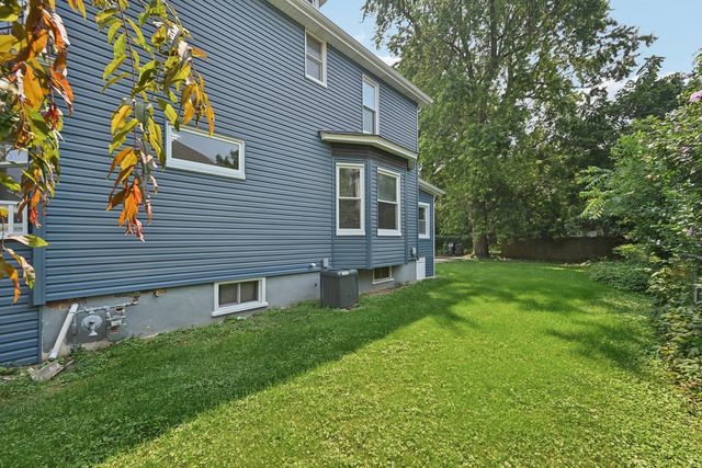 325 4th Street, Waukegan, IL 60085