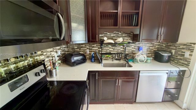 420 NW 145th St, Miami, FL 33168