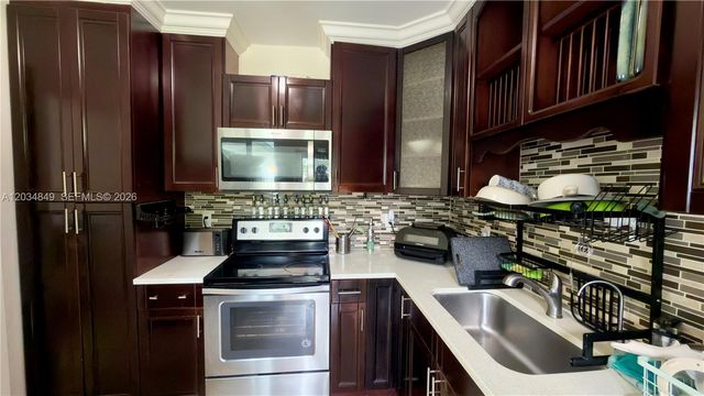 420 NW 145th St, Miami, FL 33168