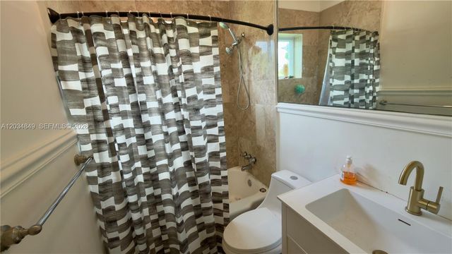 420 NW 145th St, Miami, FL 33168
