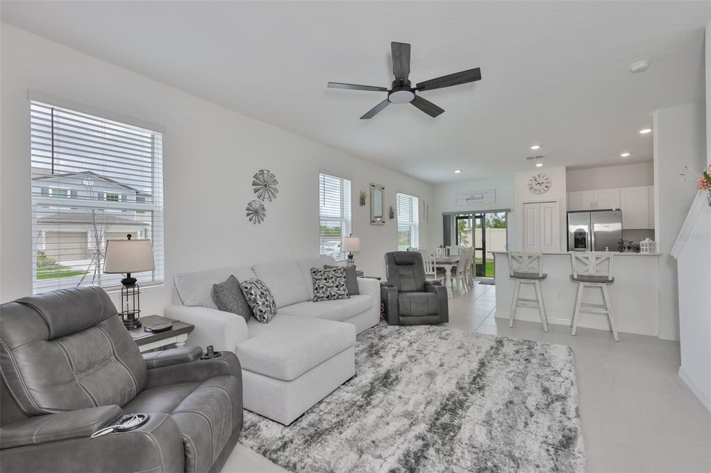 Image 3 of property listing at 2661 SUNRAY VENUS WAY, Ruskin, FL 33570