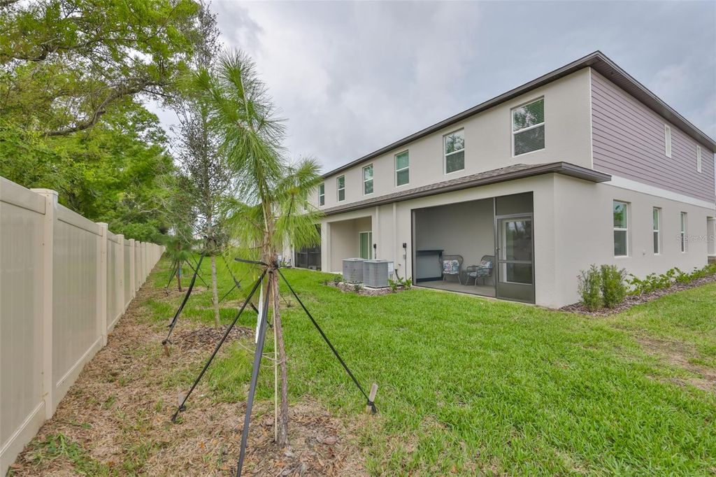 Image 30 of property listing at 2661 SUNRAY VENUS WAY, Ruskin, FL 33570