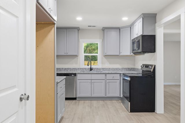 1744 John St., Conway, SC 29527
