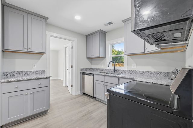 1744 John St., Conway, SC 29527