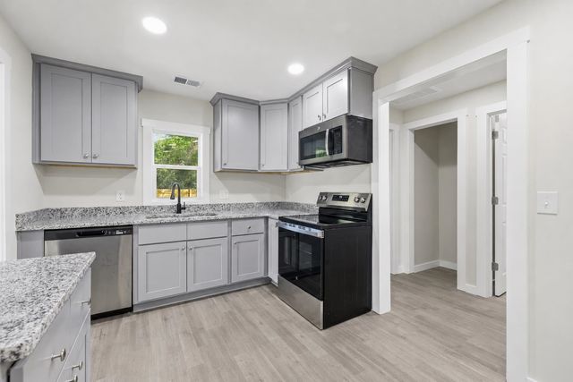 1744 John St., Conway, SC 29527