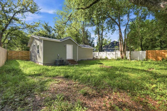 1744 John St., Conway, SC 29527