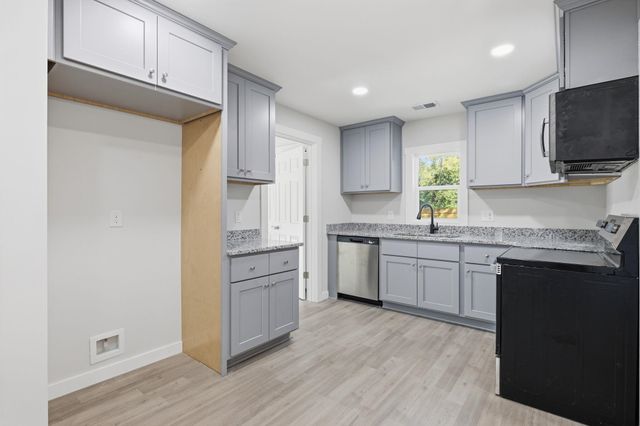 1744 John St., Conway, SC 29527