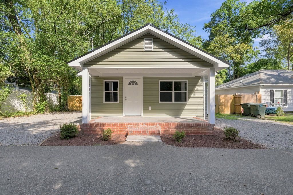 1744 John St., Conway, SC 29527
