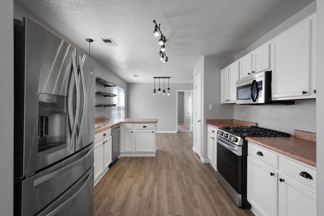 1742 Gallinas Road NE, Rio Rancho, NM 87144