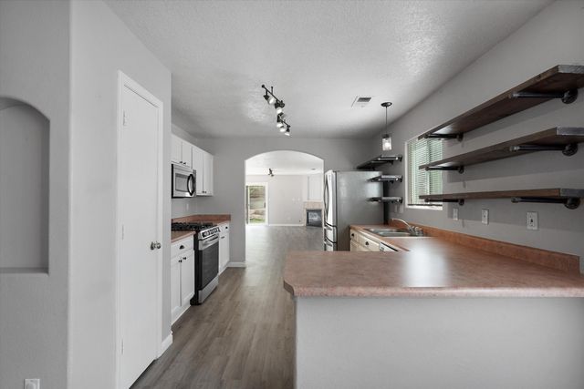 1742 Gallinas Road NE, Rio Rancho, NM 87144