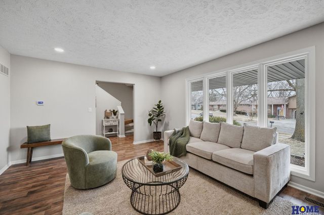 1924 Devoe Drive, Lincoln, NE 68506