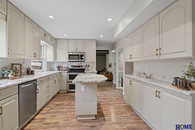 1924 Devoe Drive, Lincoln, NE 68506