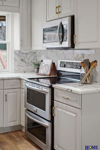 1924 Devoe Drive, Lincoln, NE 68506