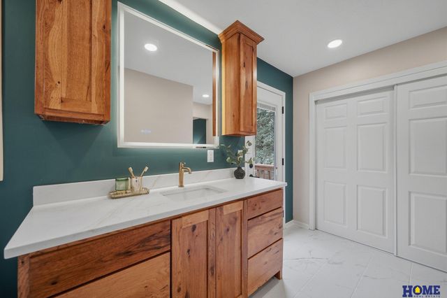 1924 Devoe Drive, Lincoln, NE 68506