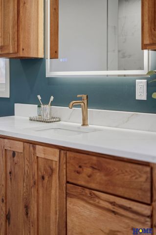 1924 Devoe Drive, Lincoln, NE 68506