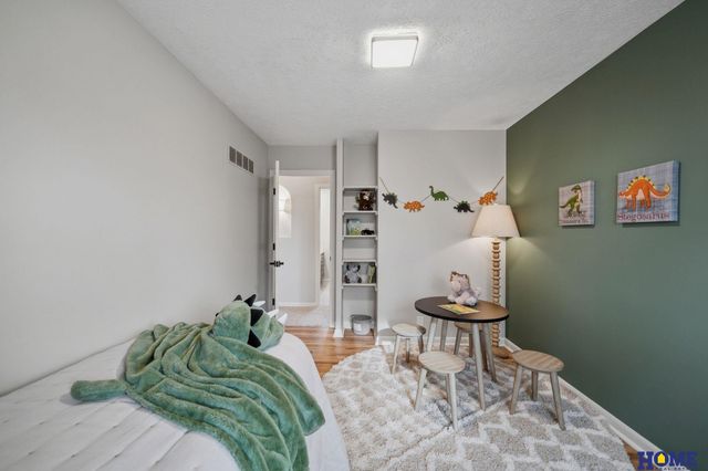 1924 Devoe Drive, Lincoln, NE 68506