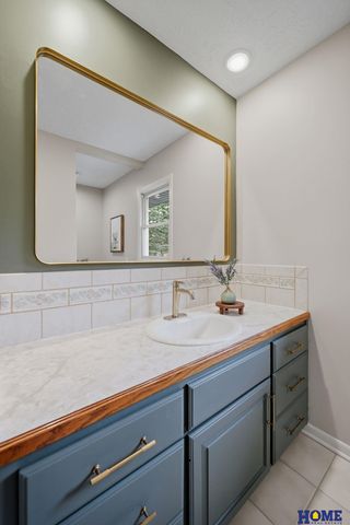 1924 Devoe Drive, Lincoln, NE 68506