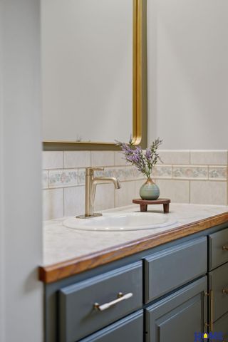 1924 Devoe Drive, Lincoln, NE 68506