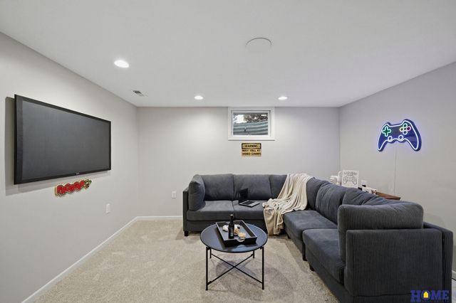 1924 Devoe Drive, Lincoln, NE 68506