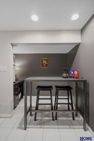 1924 Devoe Drive, Lincoln, NE 68506