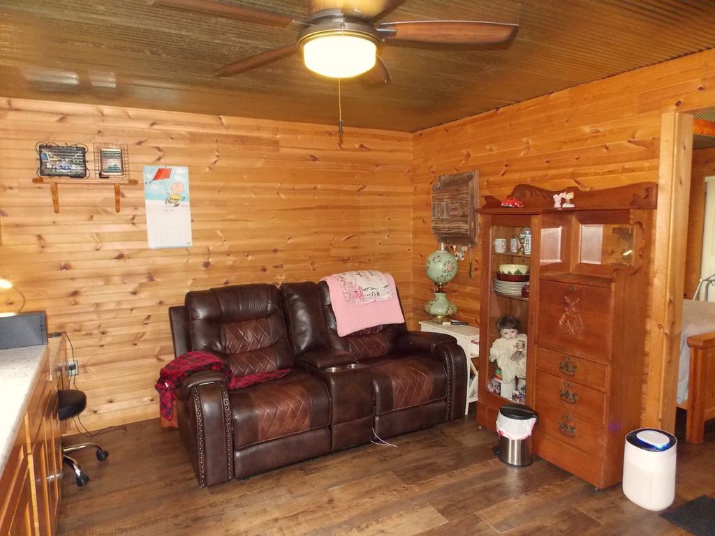 Image 11 of property listing at 1734 Moonglow Road, Centralia, IL 62801