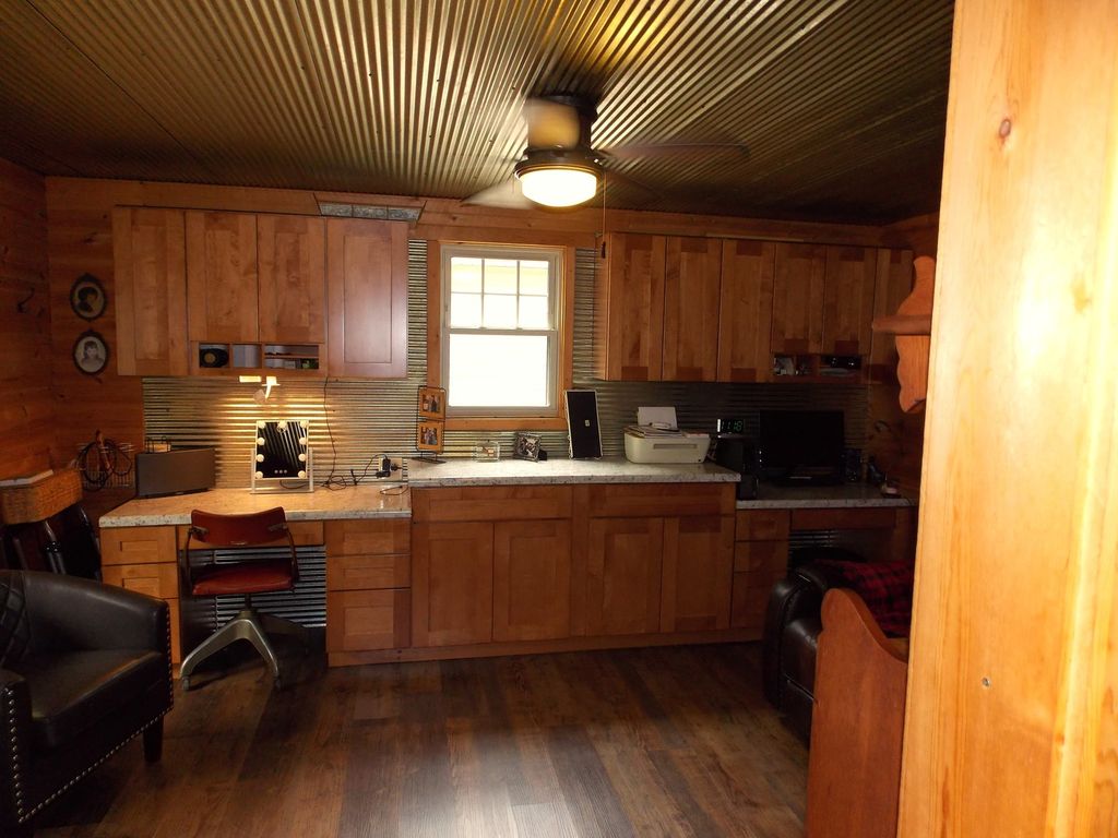 Image 12 of property listing at 1734 Moonglow Road, Centralia, IL 62801