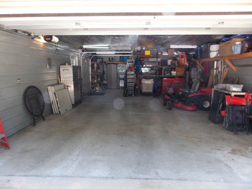 Image 16 of property listing at 1734 Moonglow Road, Centralia, IL 62801