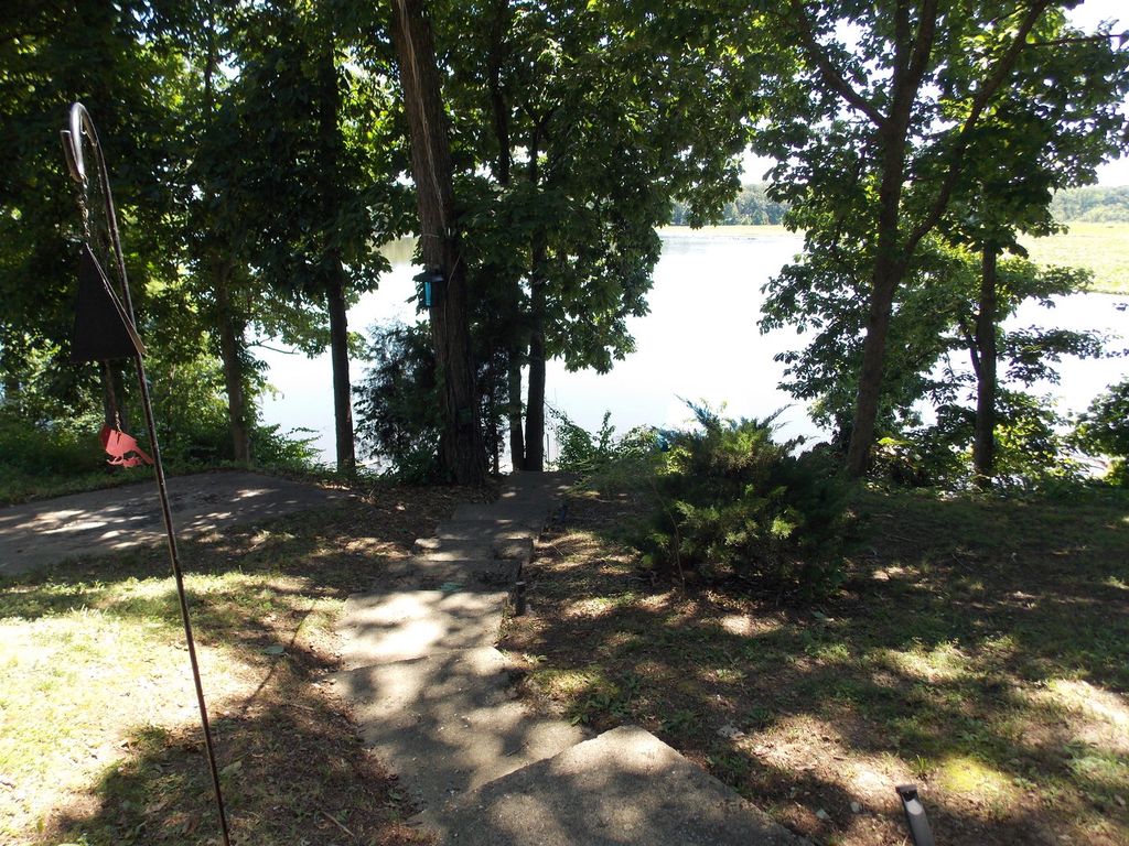 Image 20 of property listing at 1734 Moonglow Road, Centralia, IL 62801