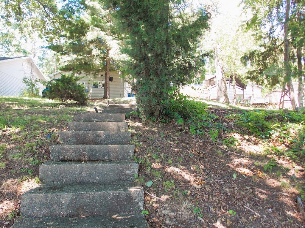 Image 25 of property listing at 1734 Moonglow Road, Centralia, IL 62801