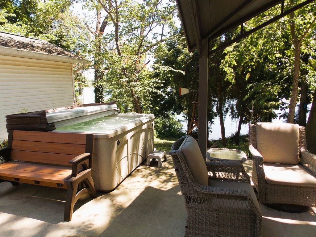 Image 28 of property listing at 1734 Moonglow Road, Centralia, IL 62801