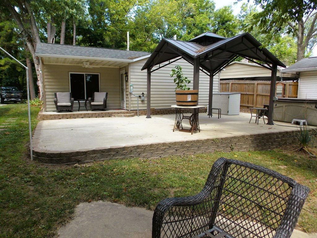 Image 30 of property listing at 1734 Moonglow Road, Centralia, IL 62801
