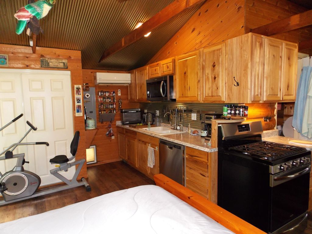 Image 6 of property listing at 1734 Moonglow Road, Centralia, IL 62801