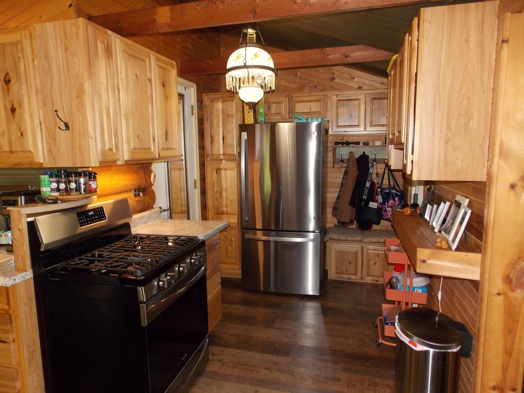 Image 8 of property listing at 1734 Moonglow Road, Centralia, IL 62801