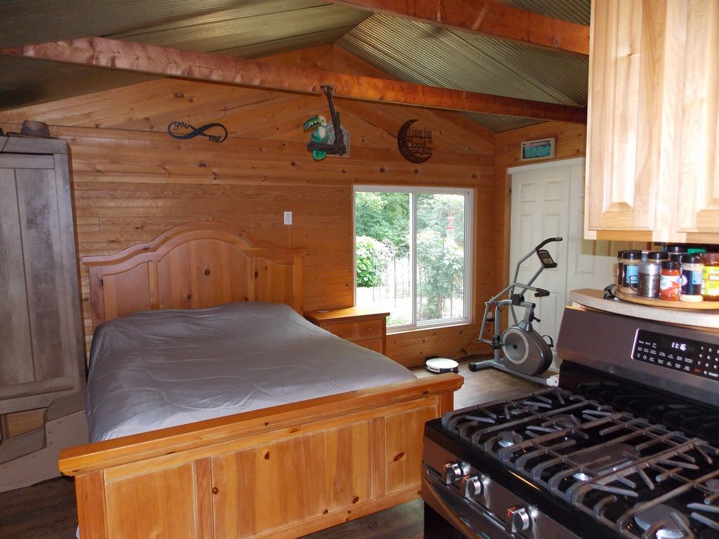 Image 9 of property listing at 1734 Moonglow Road, Centralia, IL 62801