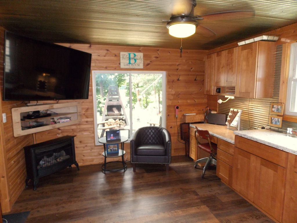 Image 10 of property listing at 1734 Moonglow Road, Centralia, IL 62801