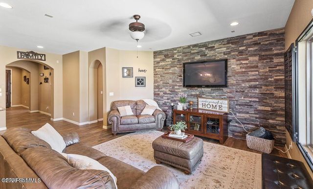 856 Cedar Park Avenue, Sunland Park, NM 88008