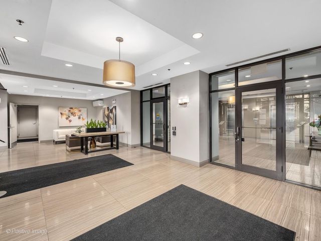 330 N Jefferson Street 402, Chicago, IL 60661