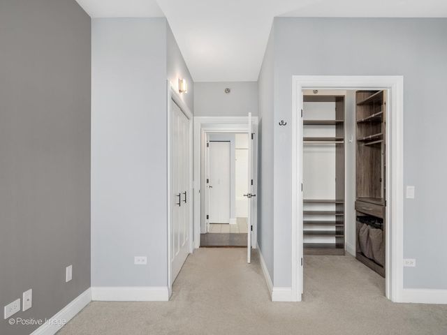 330 N Jefferson Street 402, Chicago, IL 60661