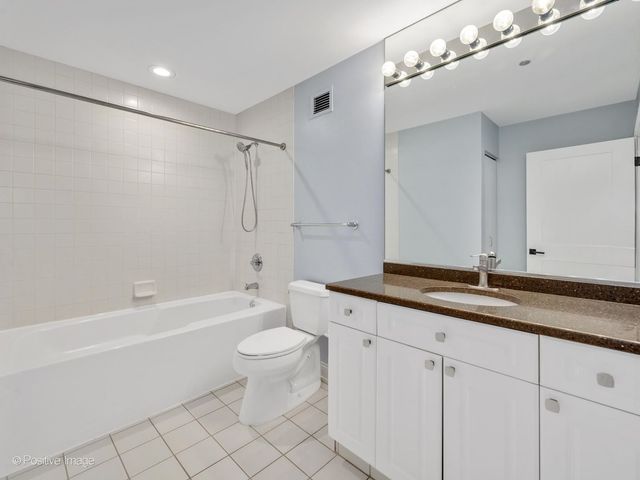 330 N Jefferson Street 402, Chicago, IL 60661