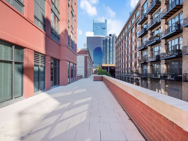 330 N Jefferson Street 402, Chicago, IL 60661