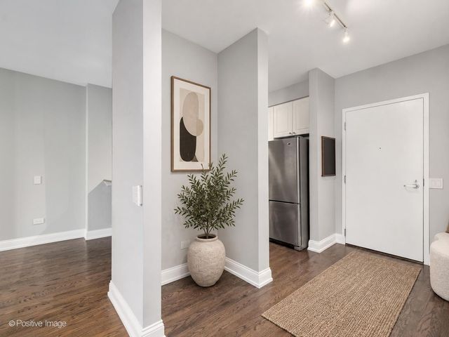 330 N Jefferson Street 402, Chicago, IL 60661