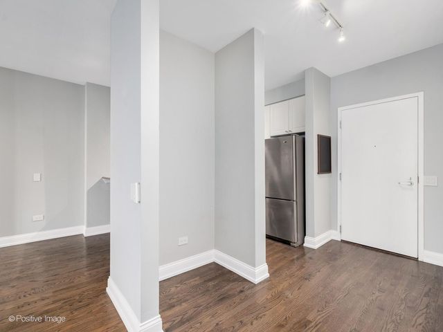 330 N Jefferson Street 402, Chicago, IL 60661